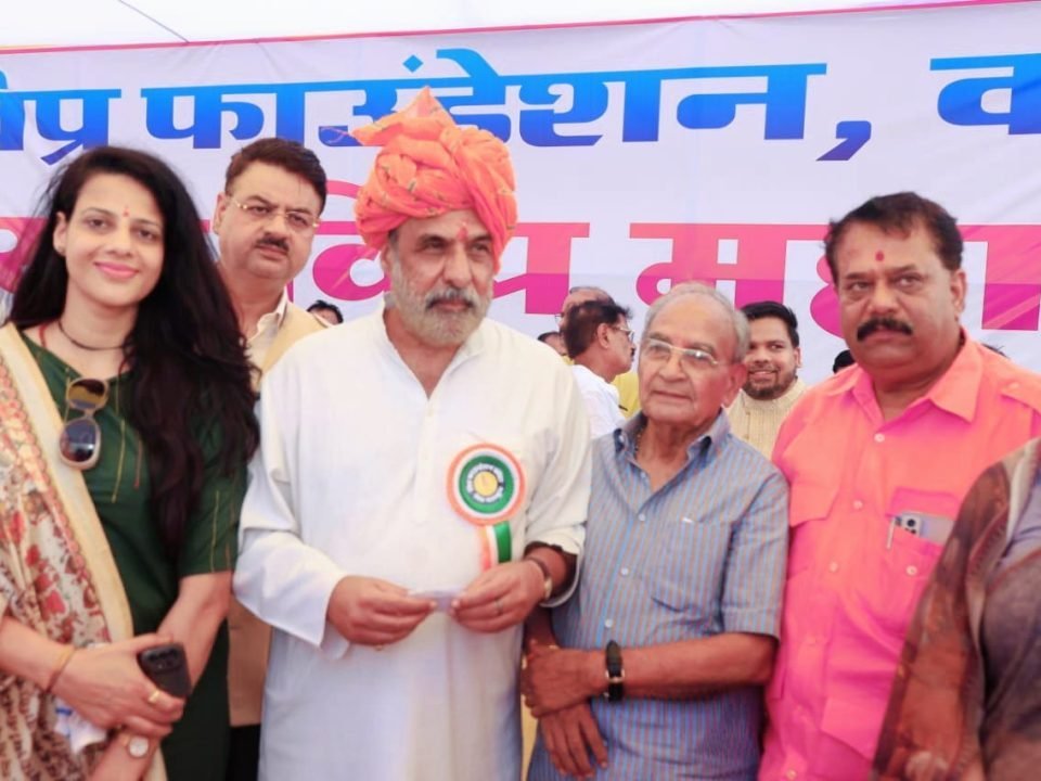 पूर्व केंद्रीय मंत्री श्री आनंद शर्मा से ISPAC की आगामी योजनाओं पर चर्चा करते हुए राष्ट्रीय संयोजक डॉ. हर्षा त्रिवेदी