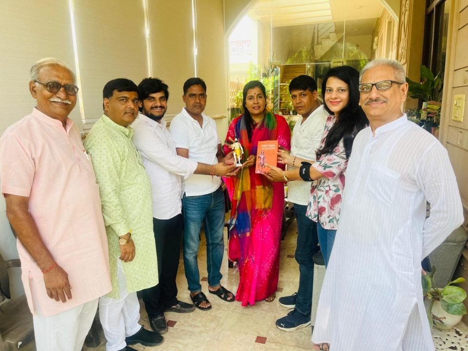 जयपुर की महापौर डॉ सौम्या गुर्जर जी से भेंट कर ISPAC की राष्ट्रीय संयोजक डॉ हर्षा त्रिवेदी ने भगवान परशुराम जागृति अभियान के अन्तर्गत एक प्रस्ताव रखा। प्रभु कृपा से शीघ्र सुखद सूचना मिलेगी।