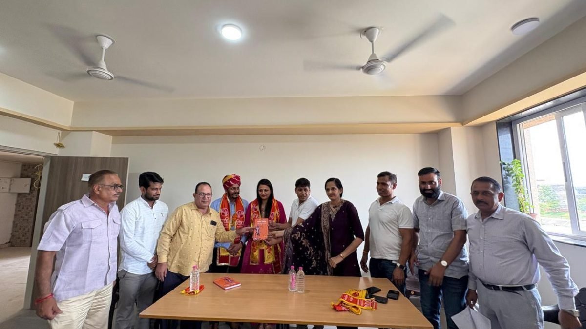 परशुराम ज्ञानपीठ, जयपुर में ISPAC के प्रभारी प्यारेलाल शर्मा एवं विप्र फाउंडेशन के पदाधिकारियों द्वारा ISPAC-Germany की अध्यक्ष श्रीमति अरुंधती गौड़ एवं उपाध्यक्ष श्री हरगोविंद राणा का अभिनंदन