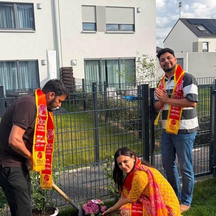 🌍 सेवा, संस्कार और पर्यावरण संरक्षण का संदेश — जर्मनी में मनाया गया आदरणीय श्री सुशील ओझा जी का जन्मदिवस